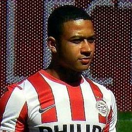 Who is Memphis Depay Dating Now - Girlfriends & Biography (2022)