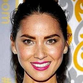 Olivia Munns Dating History: Chris Pine, Aaron Rodgers, More