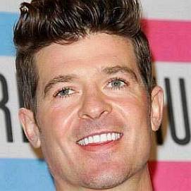 Who is Robin Thicke Dating Now?