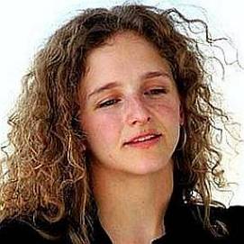 Who is Abigail Washburn Dating Now?