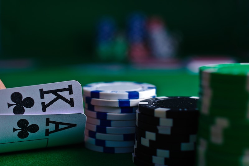 The High Rollers Club: Famous People Who Love to Play Poker