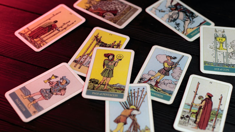 How do tarot card readings affect your love life? 