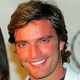 Who is Julian Gil Dating Now?