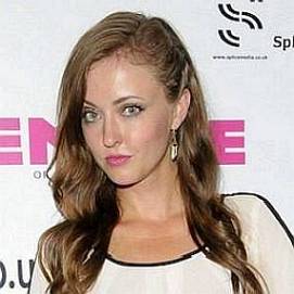 Who is Katharine Isabelle Dating Now – Ourhairstyles