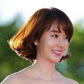 Lee Jung-hyun dating 2023 profile