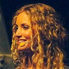 Suzannah Lipscomb dating "today" profile