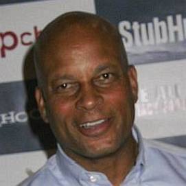 Who is Ronnie Lott Dating Now?