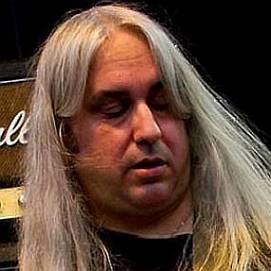 Who is J. Mascis Dating Now?