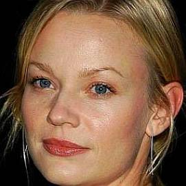 Who is Samantha Mathis Dating Now?