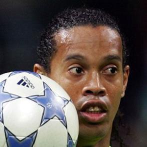 Ronaldinho dating 2023