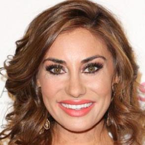 Lizzie Rovsek dating "today" profile