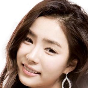 Shin Se-kyung dating 2021 profile