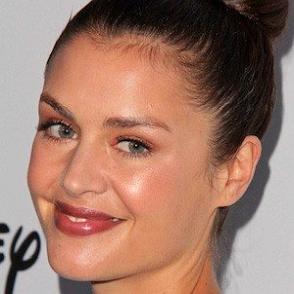 Hannah Ware dating "today" profile