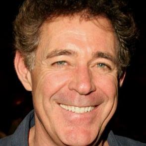 Who is Barry Williams Dating Now?